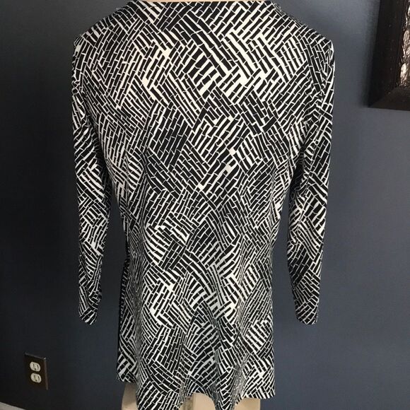 Ann Taylor black/white faux wrap w/ side tie top S - Picture 5 of 7